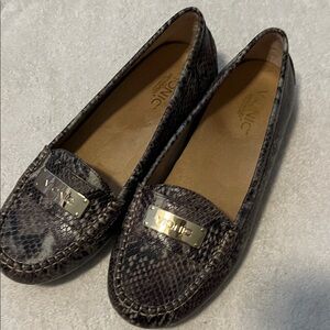Vionic Women's Snakeskin Pattern Loafers - Black and Brown